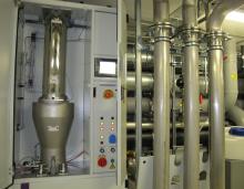Abgas-Nachverbrennungsanlage mit Verbrennungszelle und Rohrleitungen
